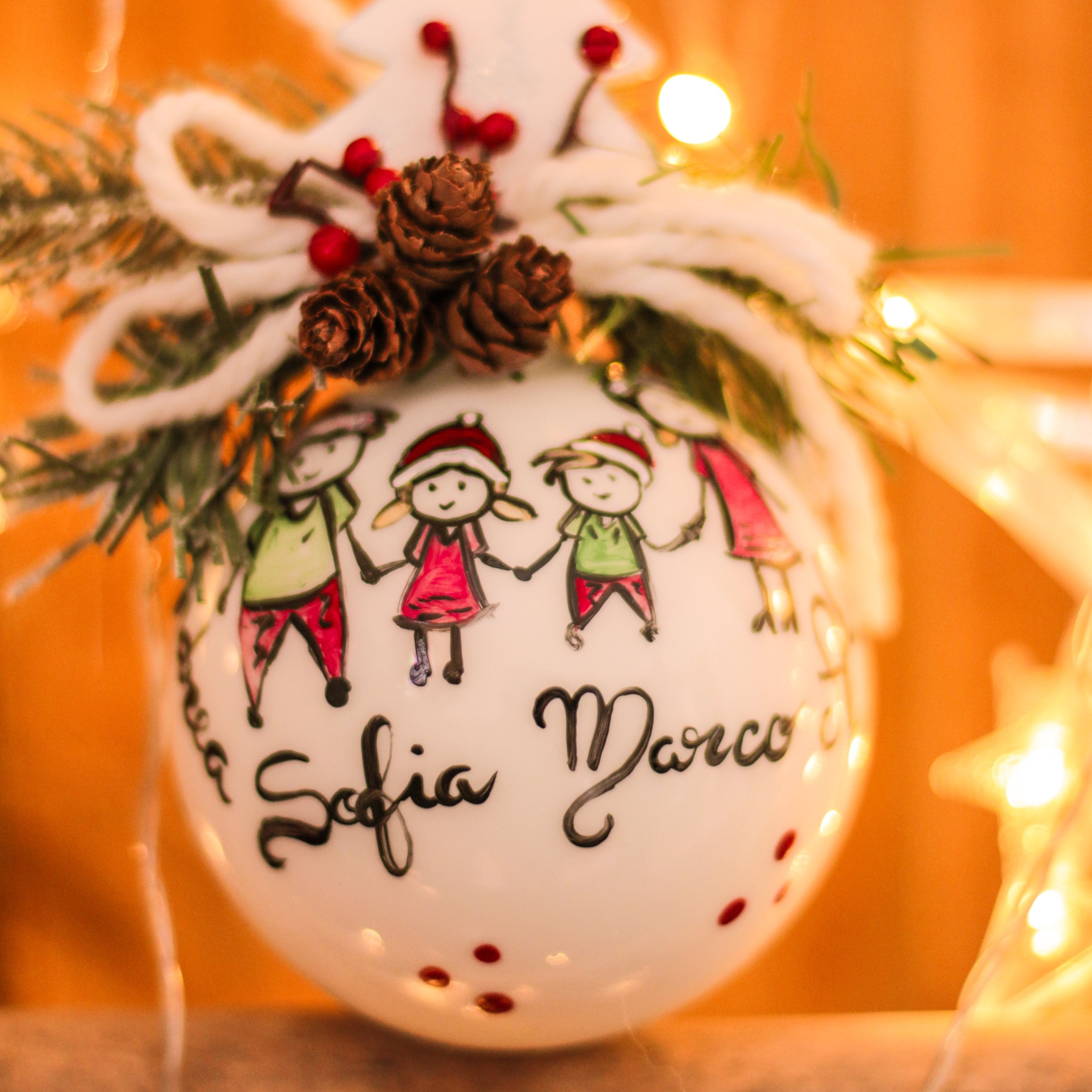 Sfera di Natale in Vetro Personalizzata Soggetto Famiglia Cartoon Dipinta a Mano
