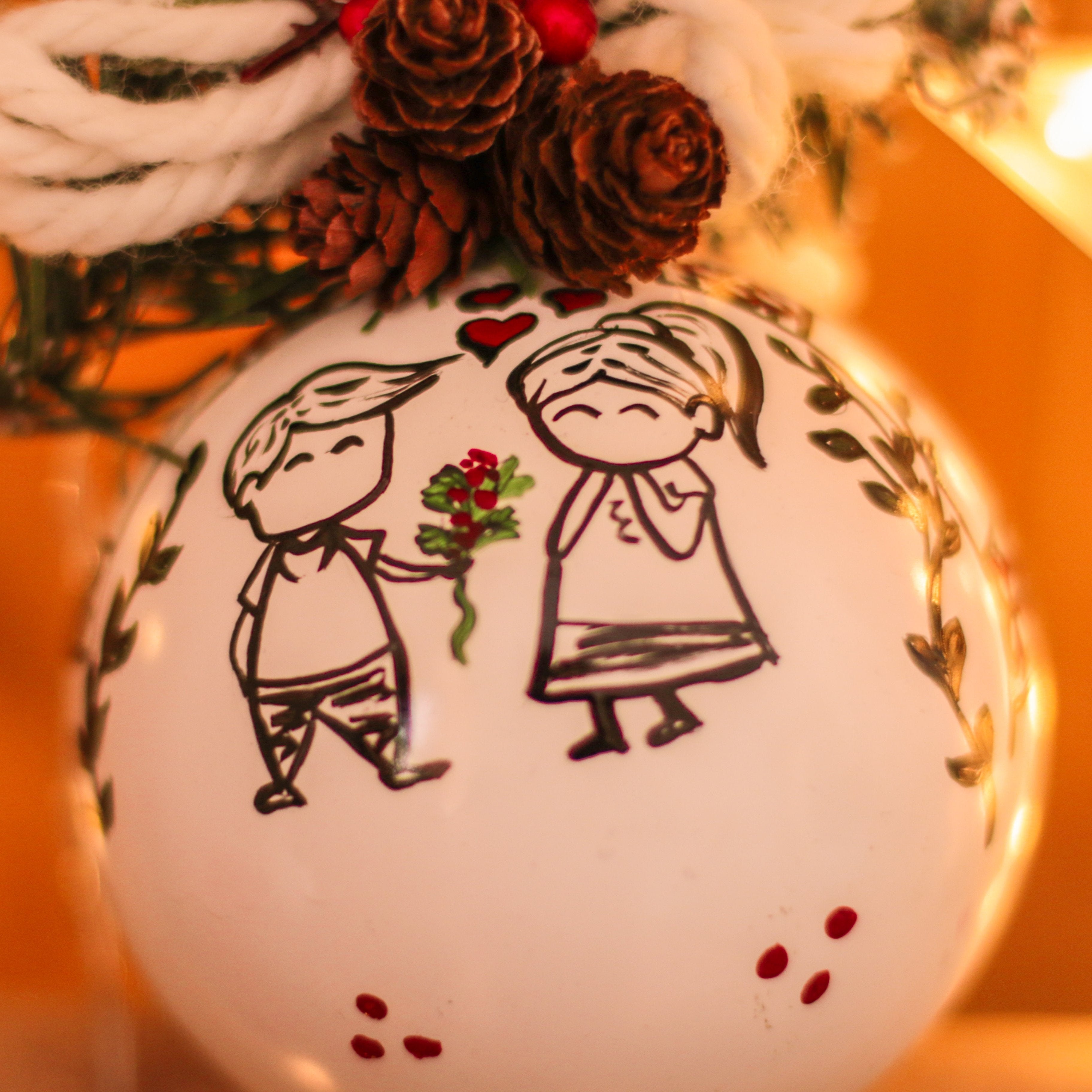 Sfera di Natale in Vetro Personalizzata Soggetto Fidanzatini Dipinta a Mano