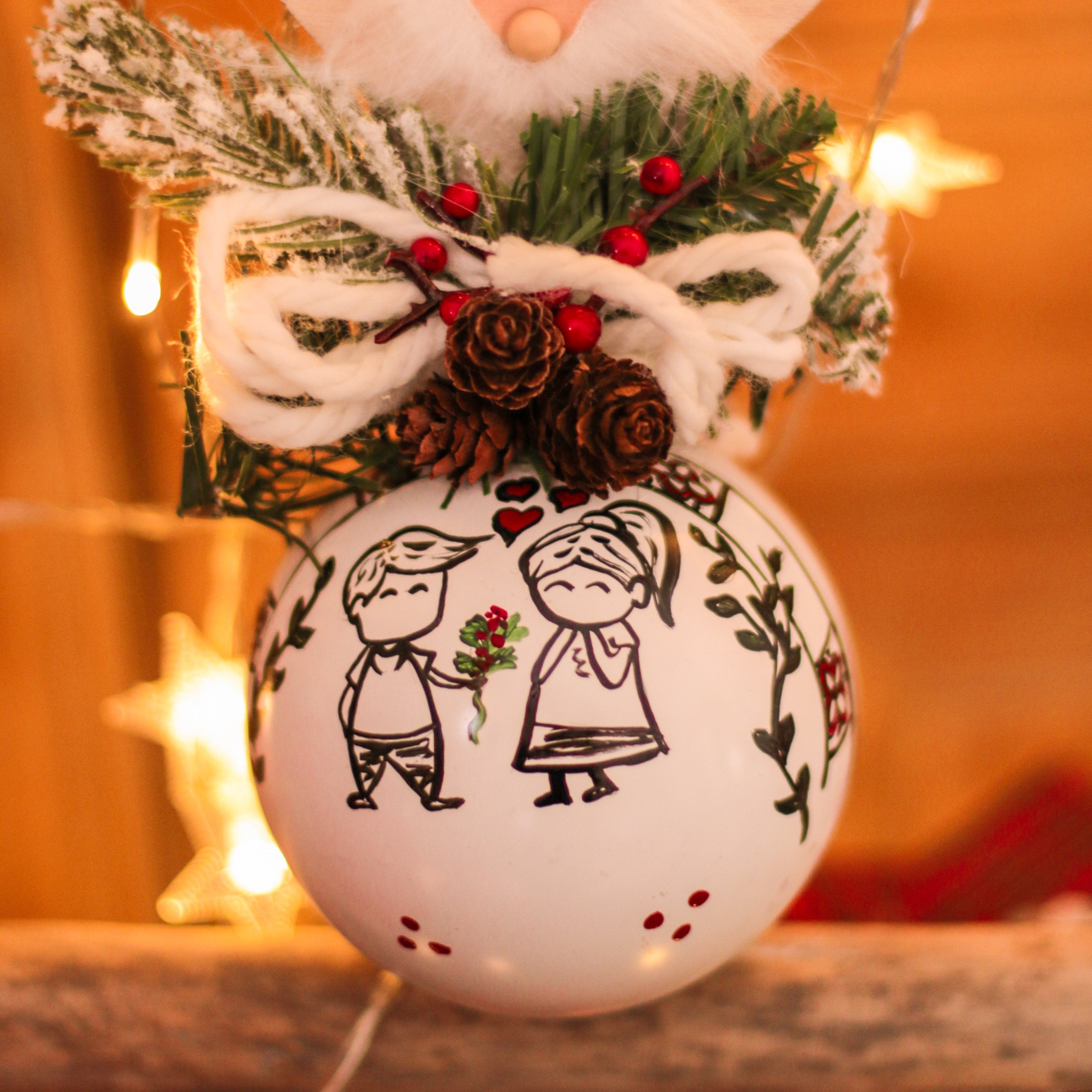 Sfera di Natale in Vetro Personalizzata Soggetto Fidanzatini Dipinta a Mano