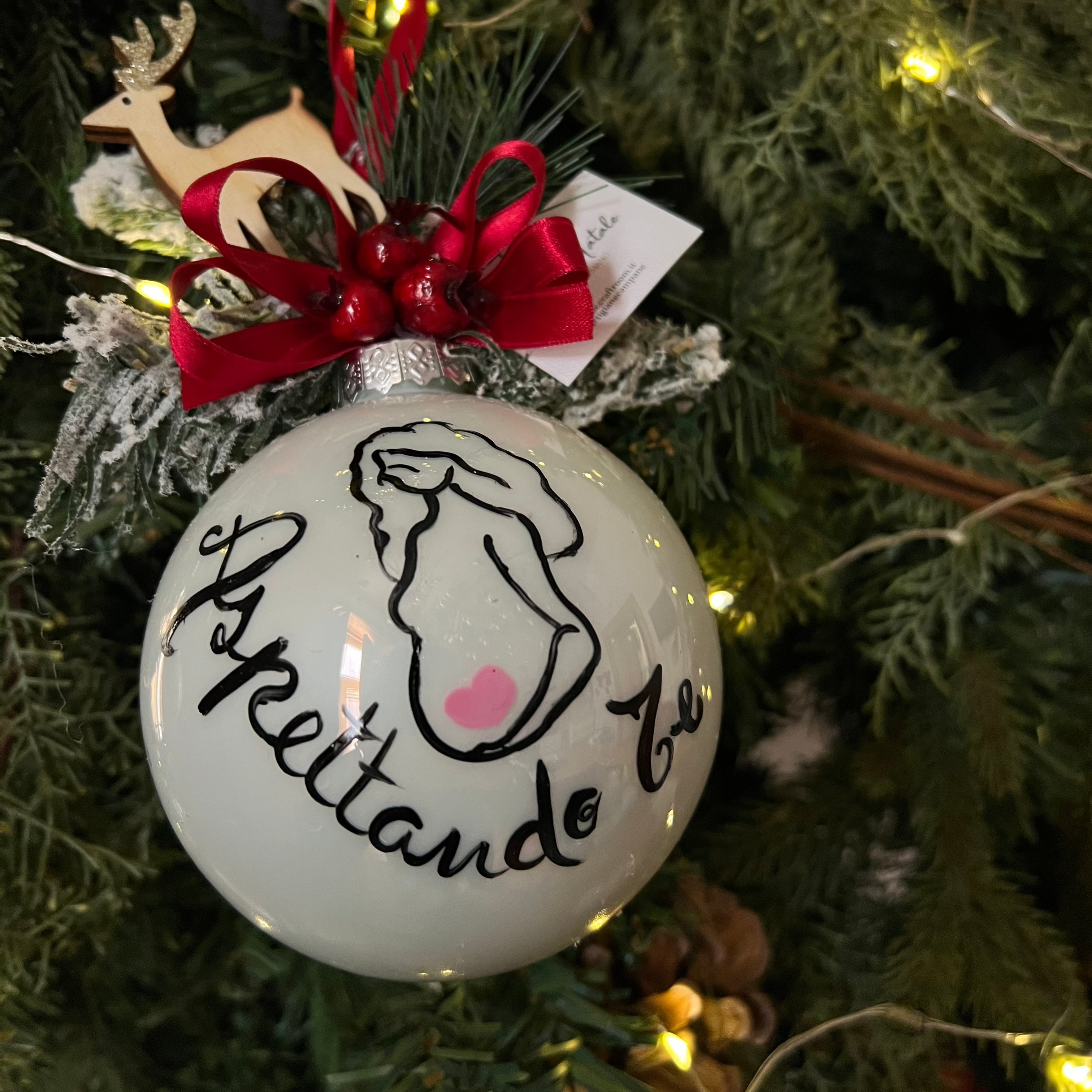 Sfera di Natale in Vetro Mamma in Attesa Dipinta A Mano