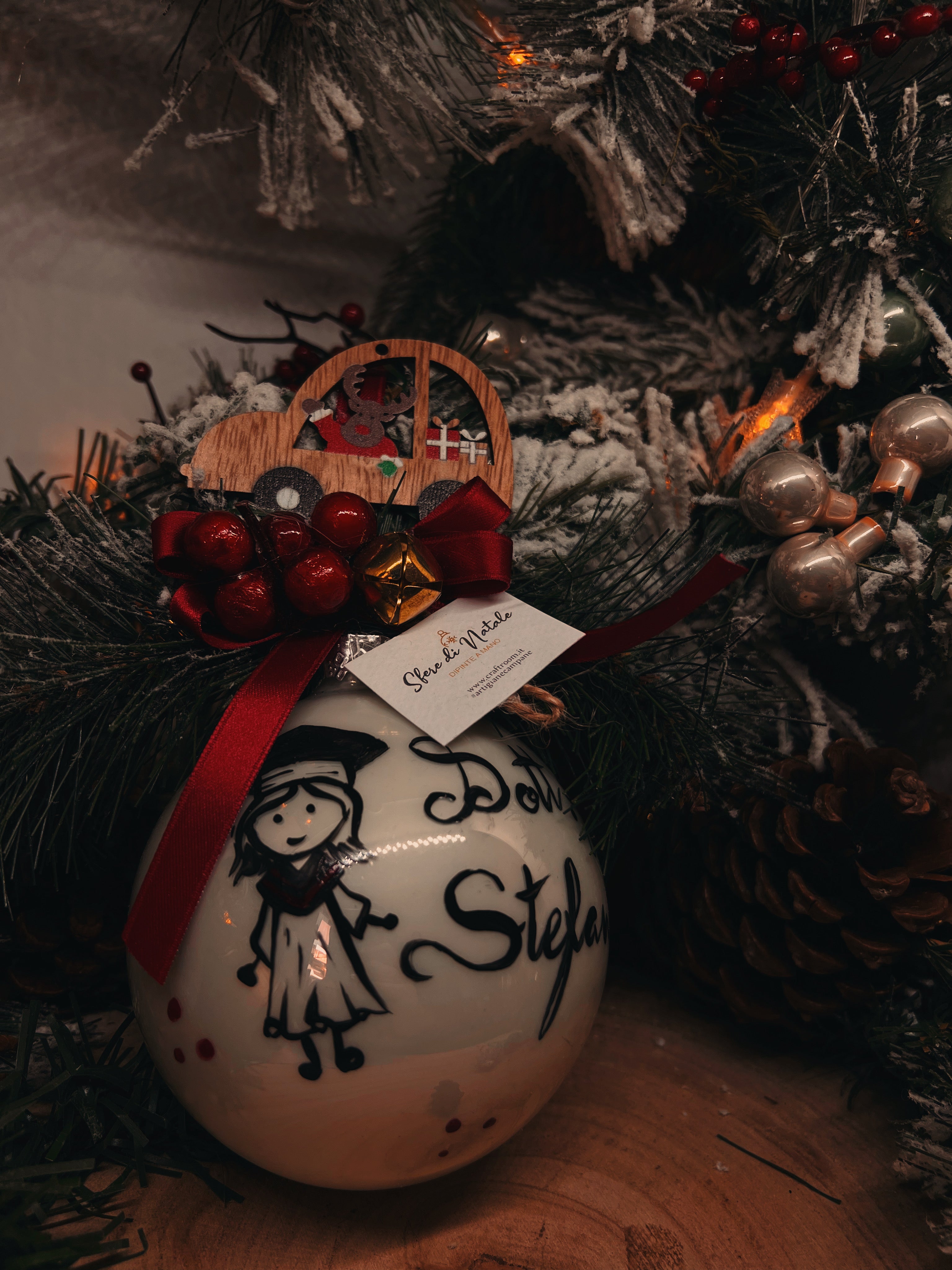 Sfera di Natale in Vetro Personalizzata Soggetto Dottoressa Dipinta a Mano