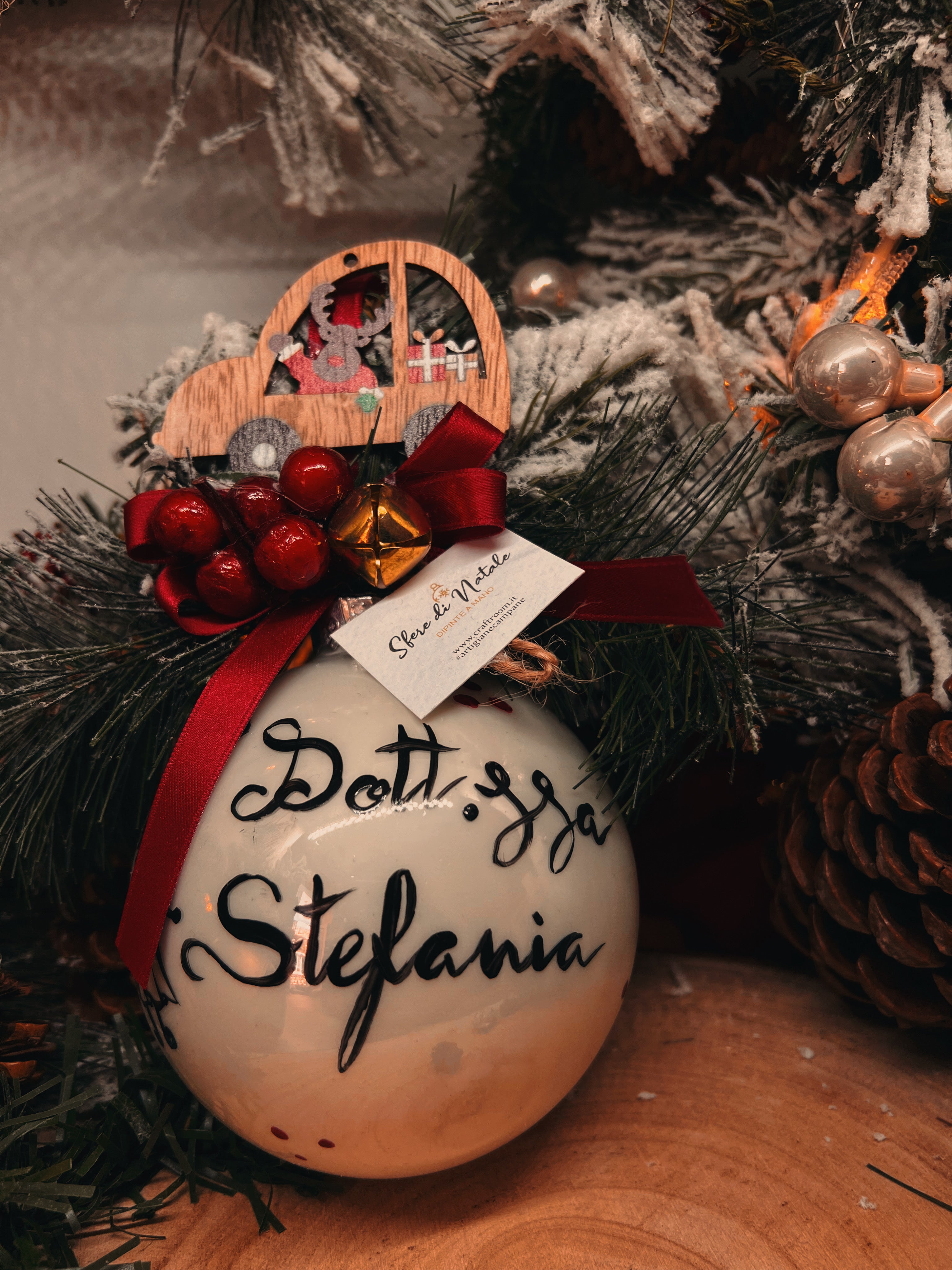 Sfera di Natale in Vetro Personalizzata Soggetto Dottoressa Dipinta a Mano