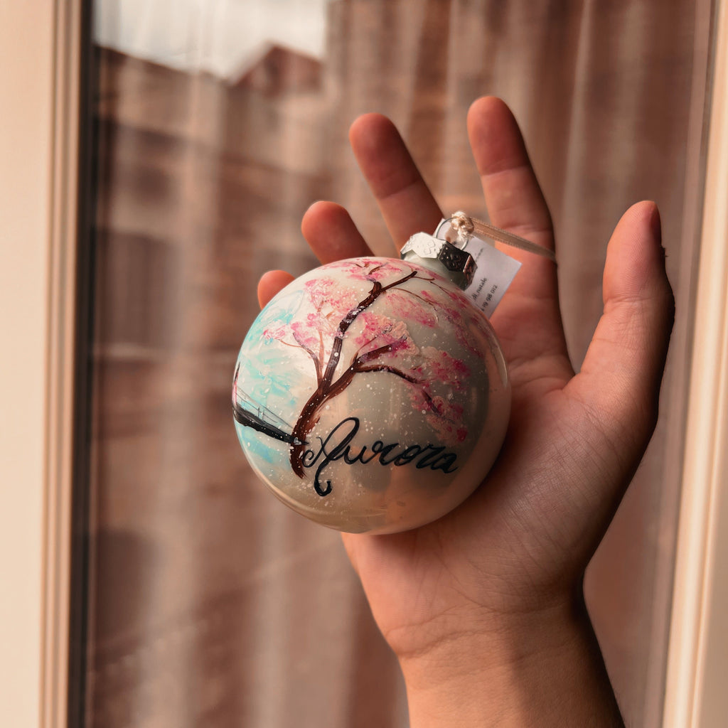 Sfera di Natale in Vetro Sakura Fiori di Ciliegio Dipinta A Mano