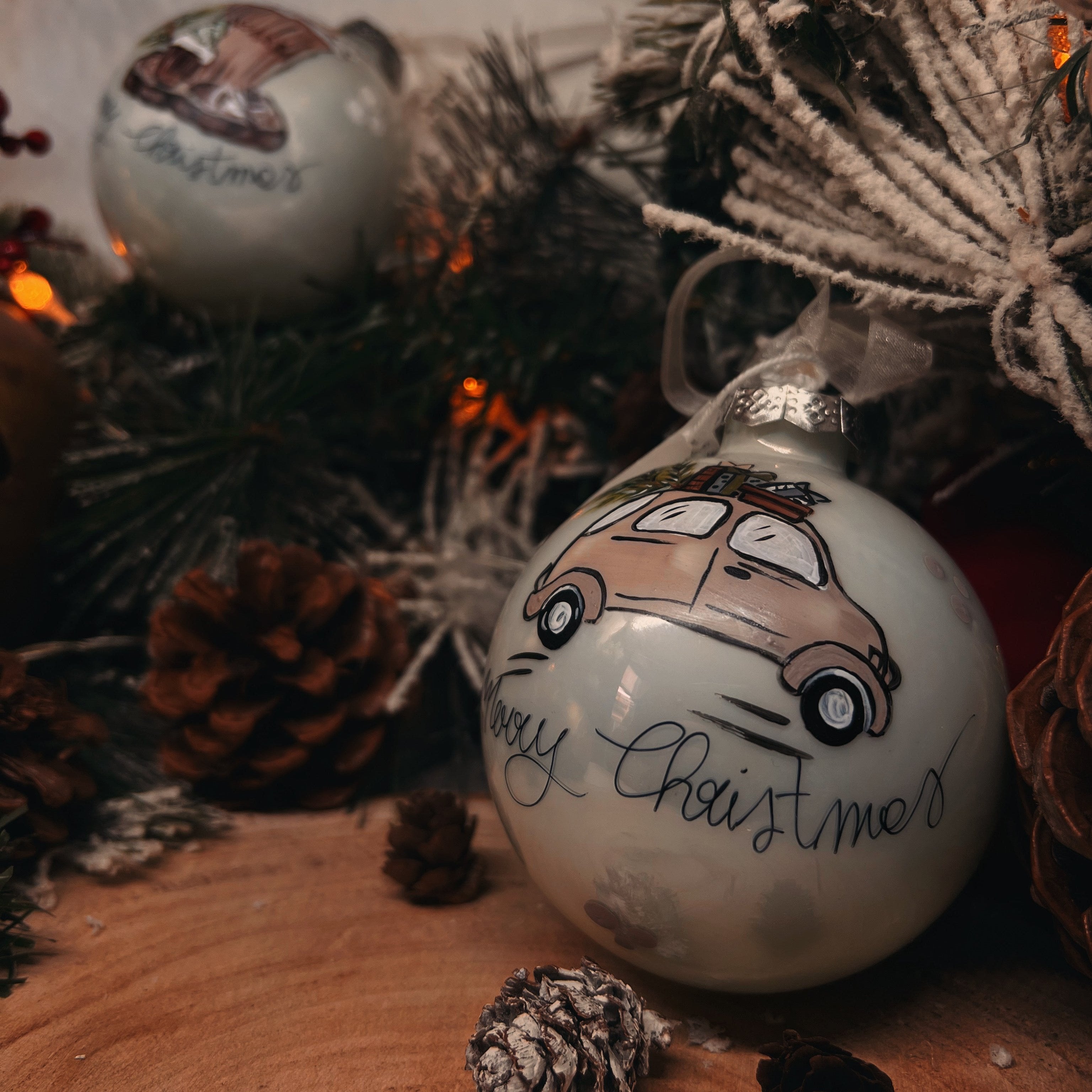 Sfera di Natale in Vetro Macchinina Scandinavian Dipinta A Mano