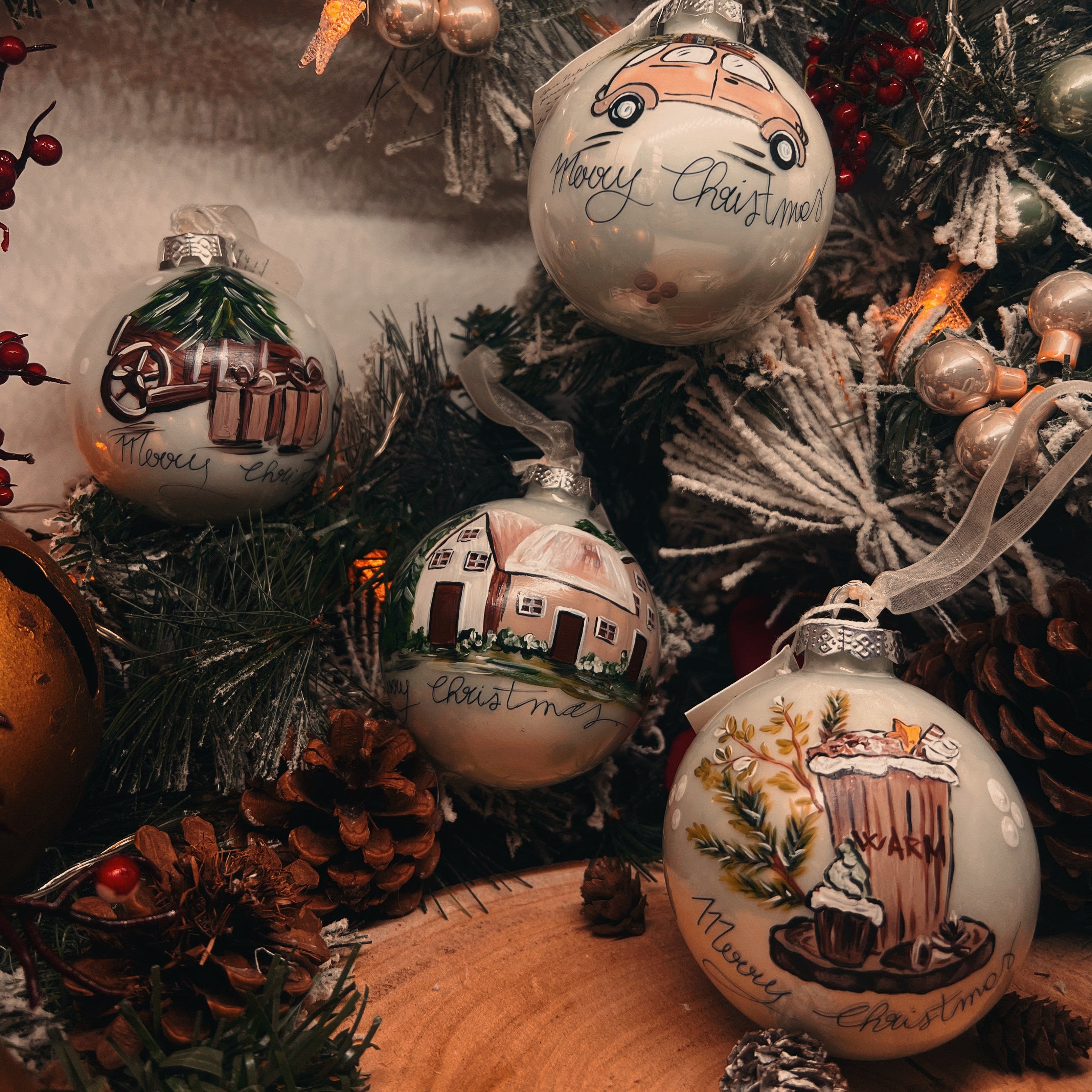 KIT 4 Sfere di Natale in Vetro Personalizzate Scandinavian con Home, Macchinina, Regali, Vaso Dipinta a Mano 8cm Ø