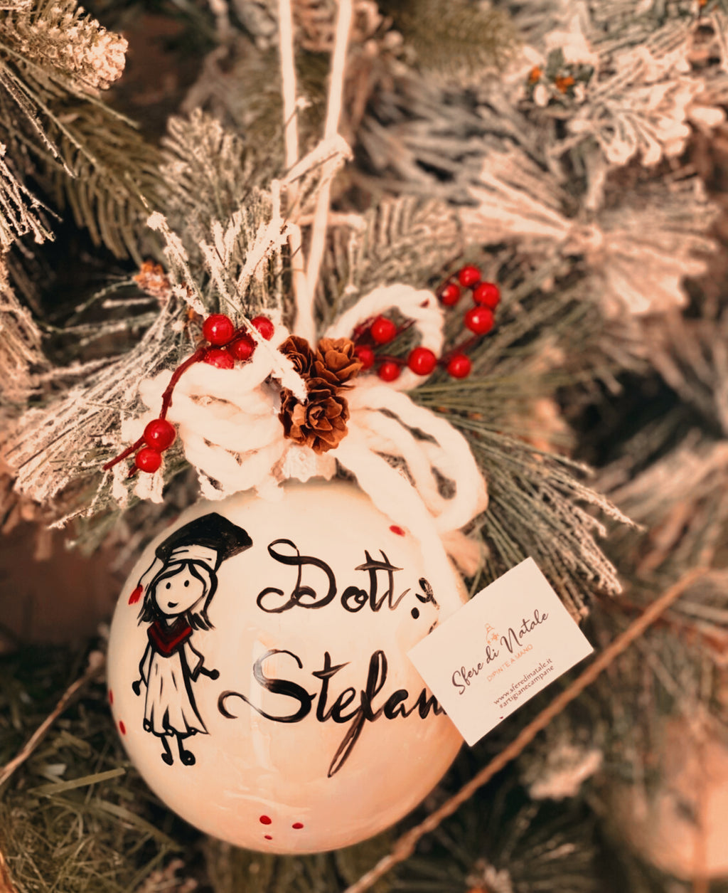 Sfera di Natale in Vetro Personalizzata Soggetto Dottoressa Dipinta a Mano