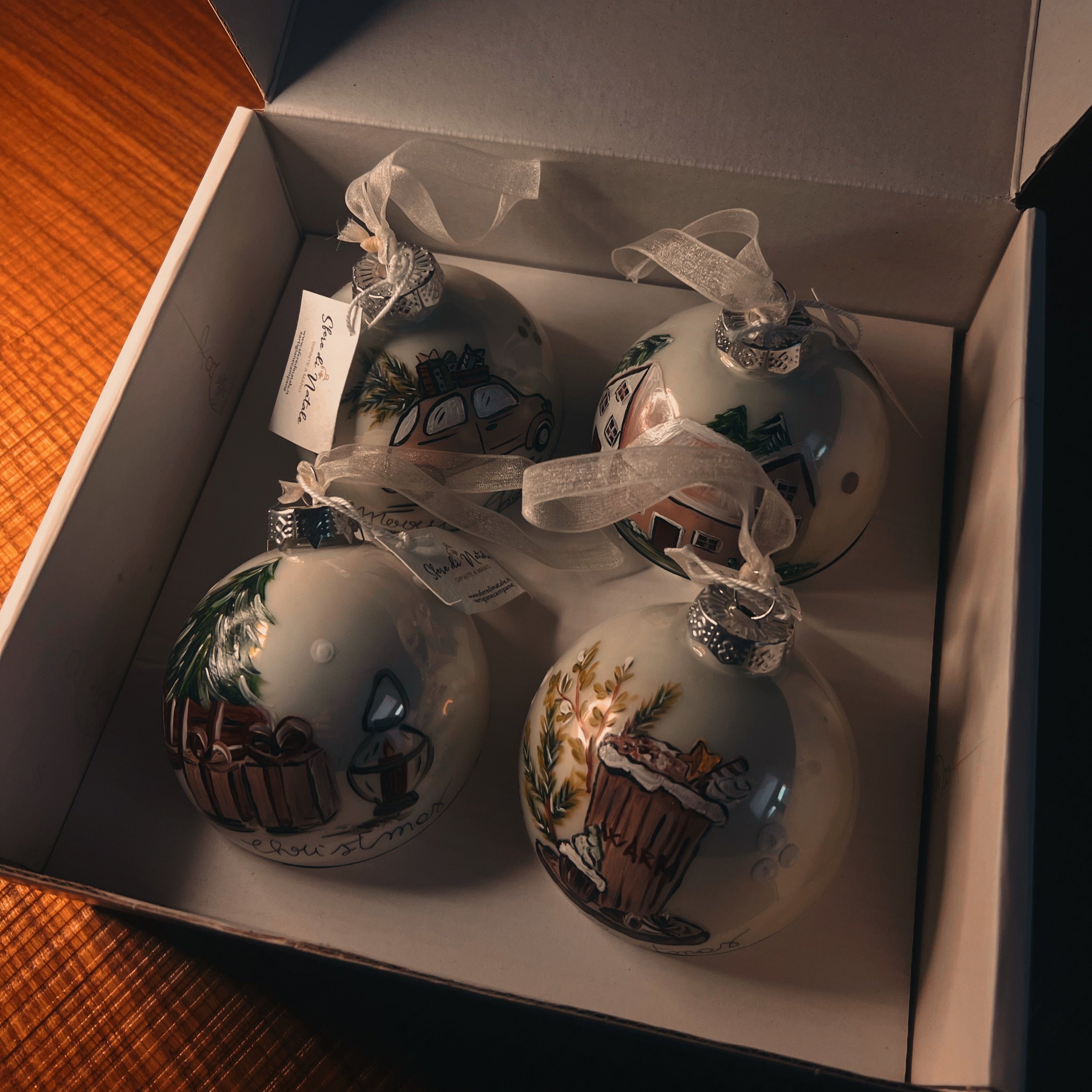 KIT 4 Sfere di Natale in Vetro Personalizzate Scandinavian con Home, Macchinina, Regali, Vaso Dipinta a Mano 8cm Ø