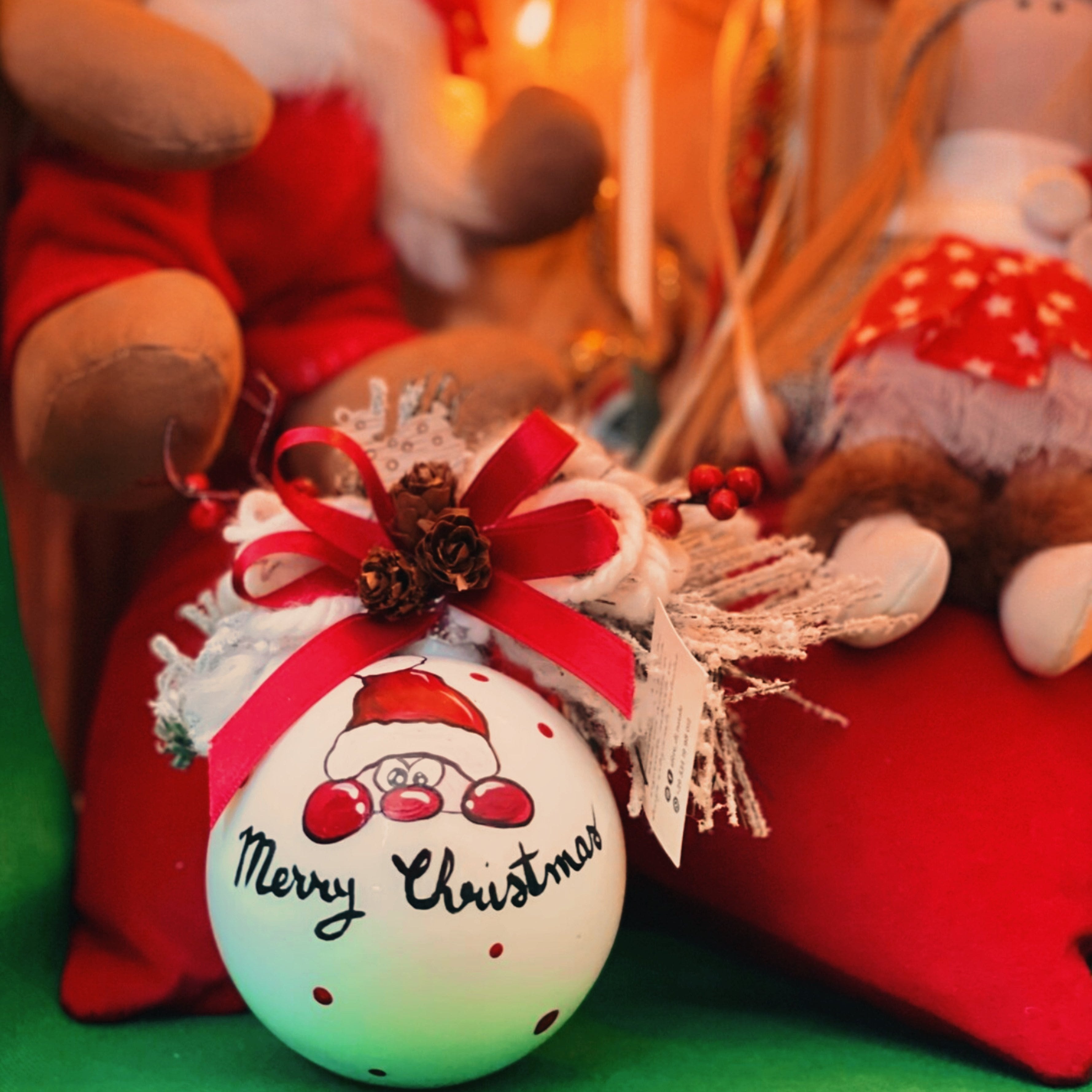 KIT 4 Sfere di Natale in Vetro Personalizzate Soggetti Babbo Natale, Gnomo, Alce, Pupazzo di Neve Dipinta A Mano 8cm Ø