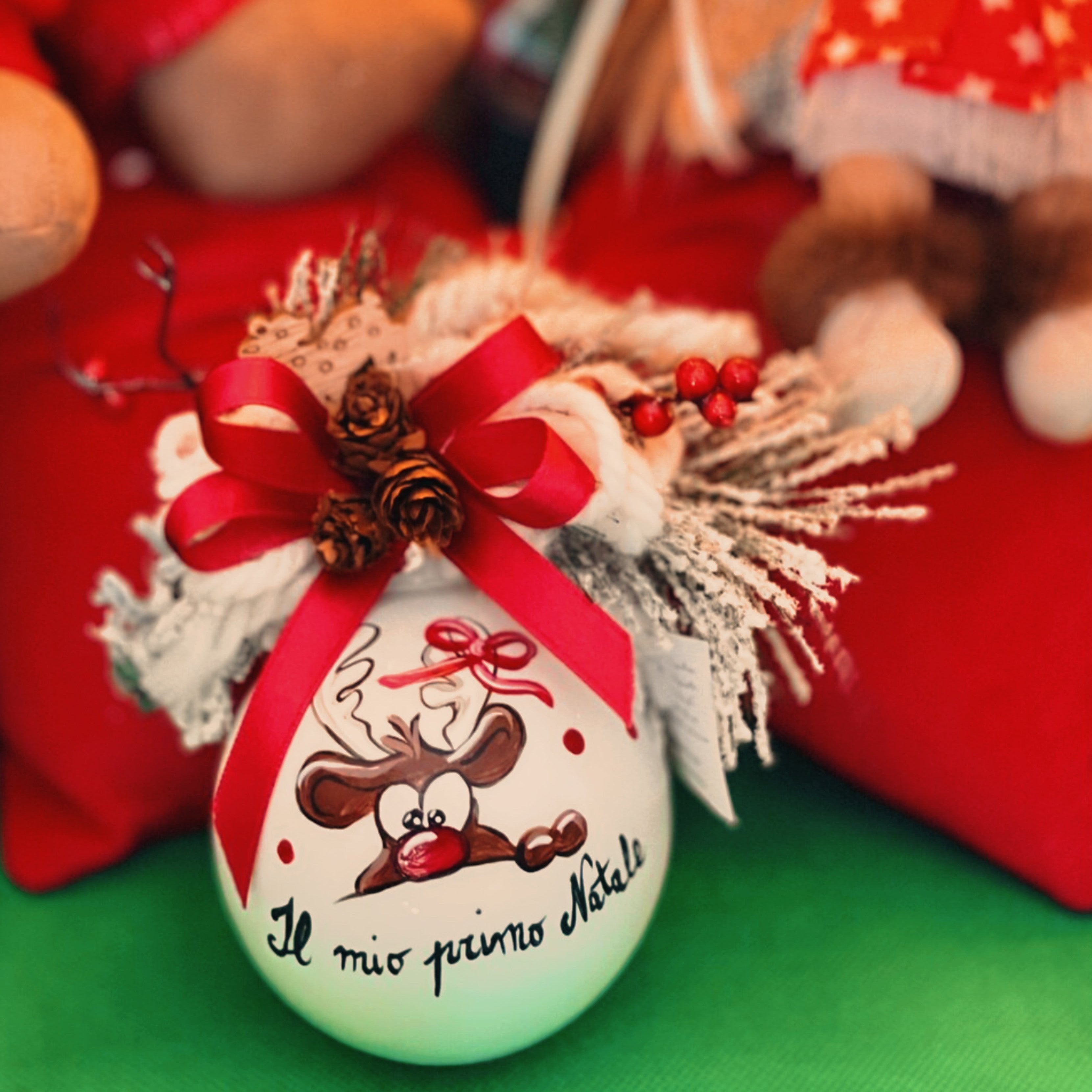KIT 4 Sfere di Natale in Vetro Personalizzate Soggetti Babbo Natale, Gnomo, Alce, Pupazzo di Neve Dipinta A Mano 8cm Ø