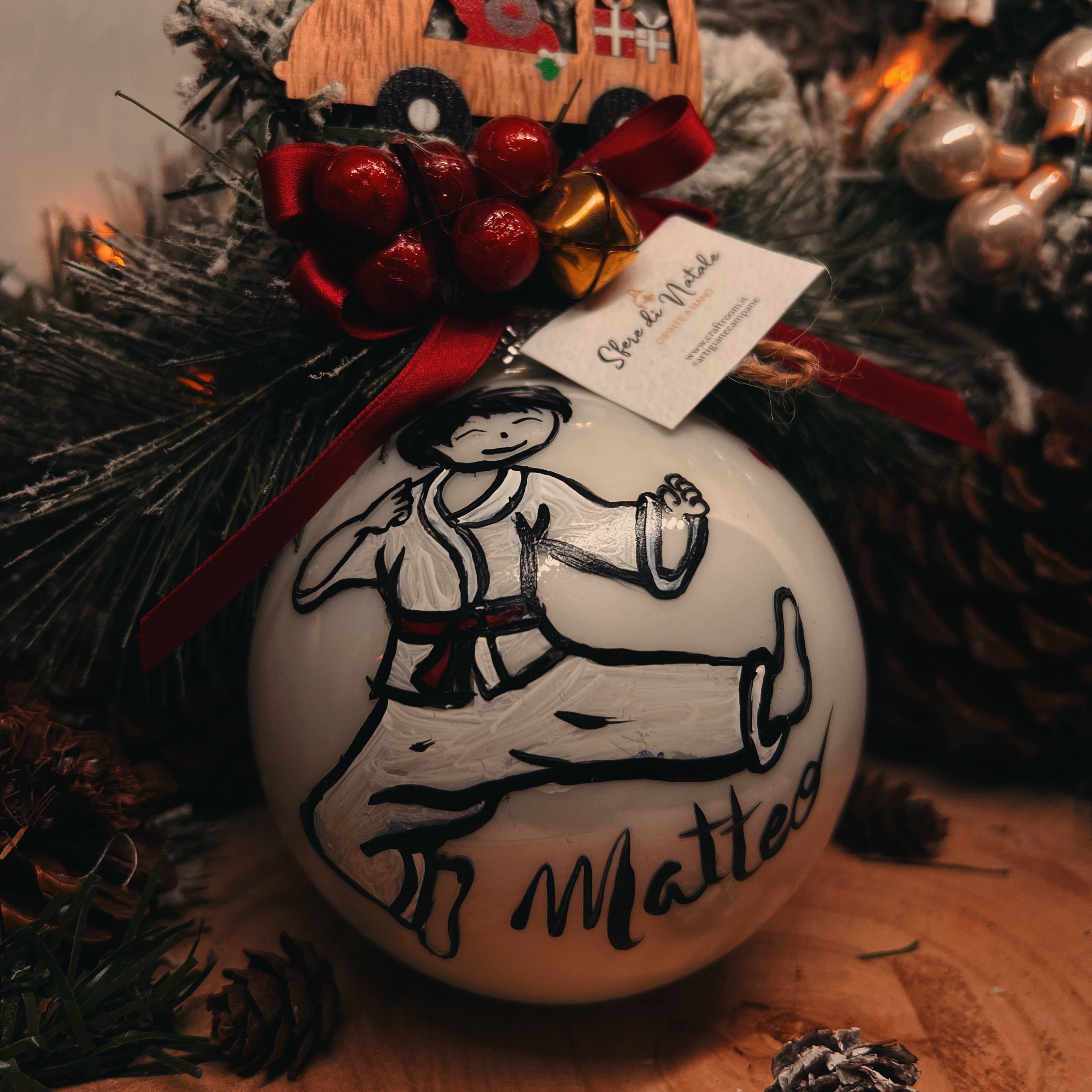 Sfera di Natale in Vetro Personalizzata Arti Marziali Dipinta a Mano