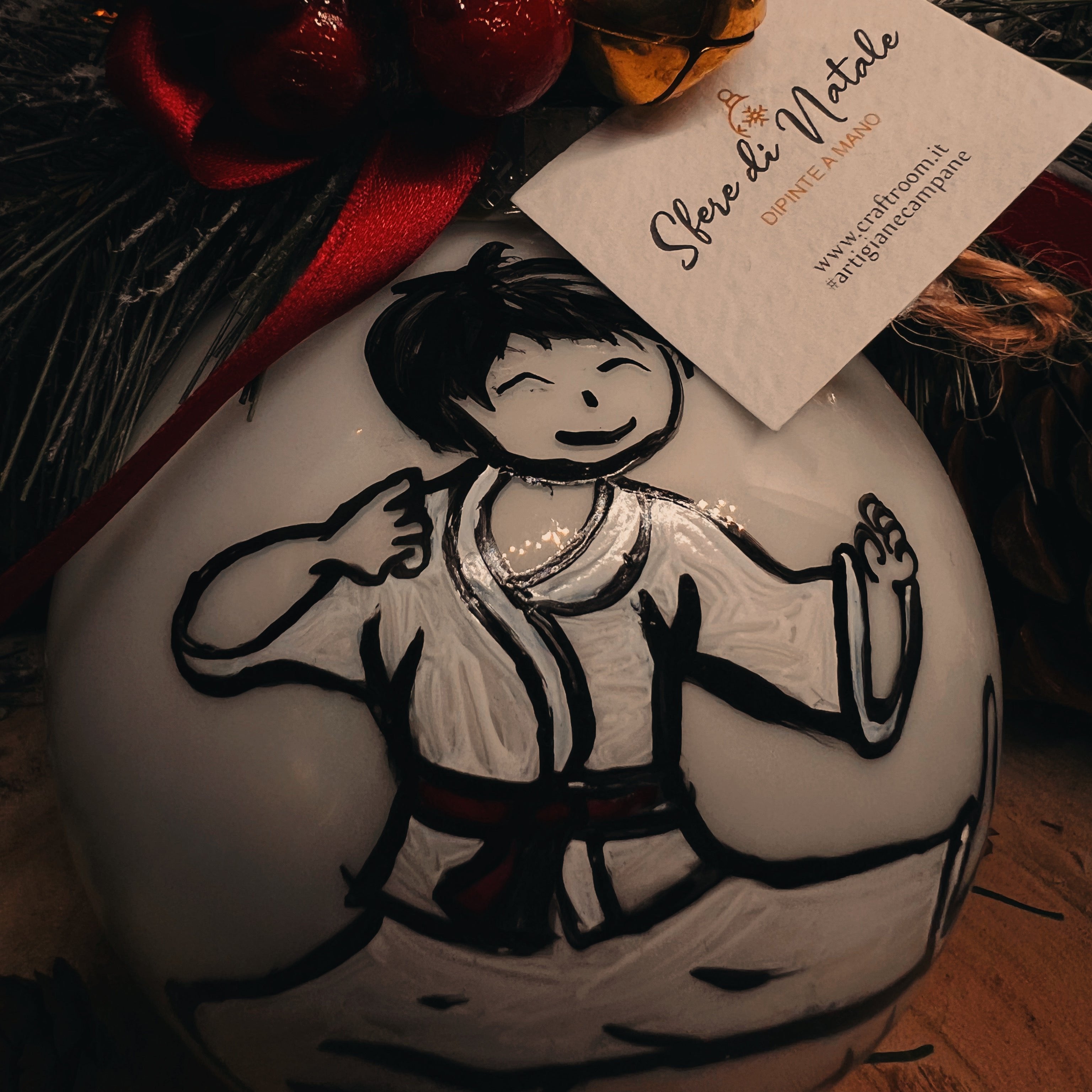 Sfera di Natale in Vetro Personalizzata Arti Marziali Dipinta a Mano