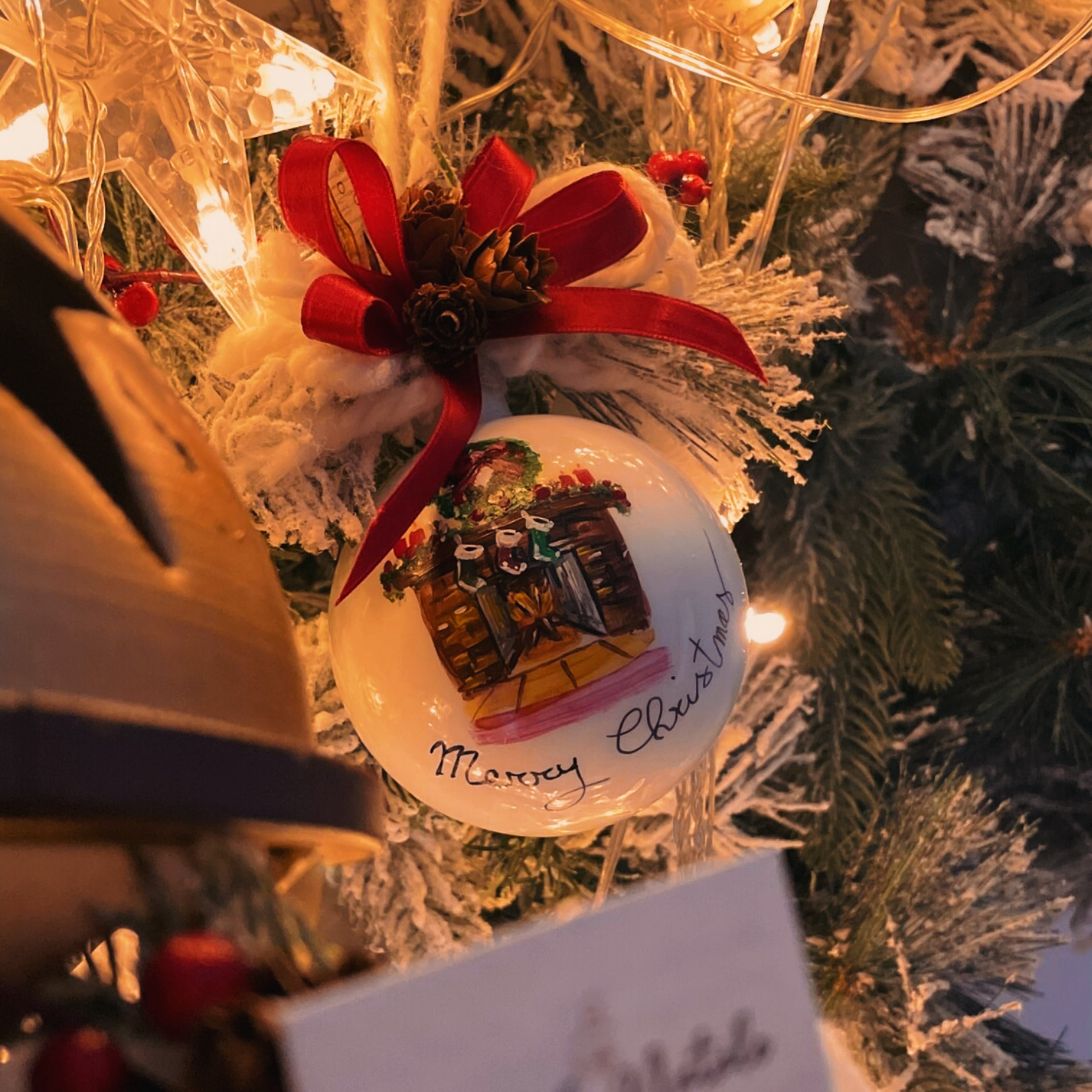 KIT 4 Sfere di Natale in Vetro Personalizzate Soggetti Albero, Porta, Furgoncino, Camino Dipinta a Mano 8cm Ø