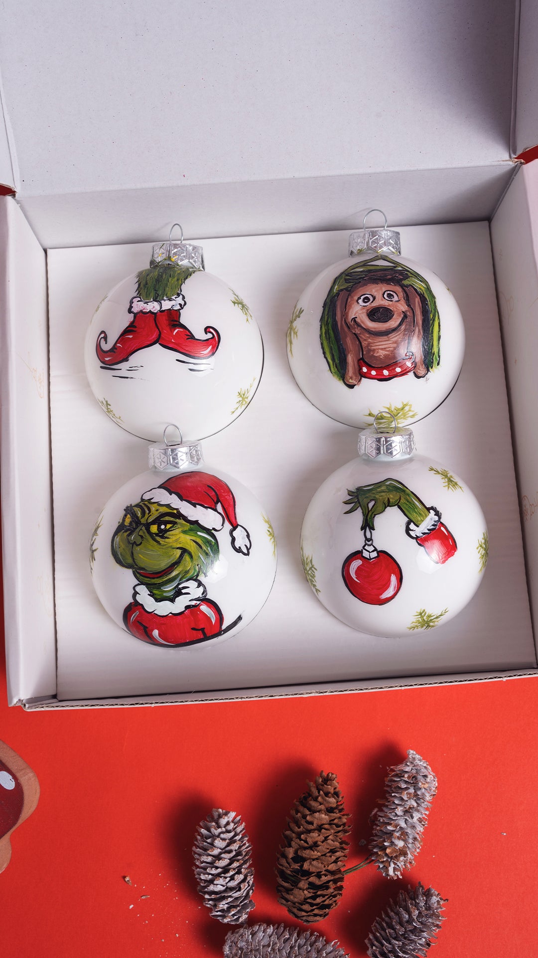 Sfera di Natale in Vetro Personalizzata PIEDI DEL GRINCH Dipinta a Mano
