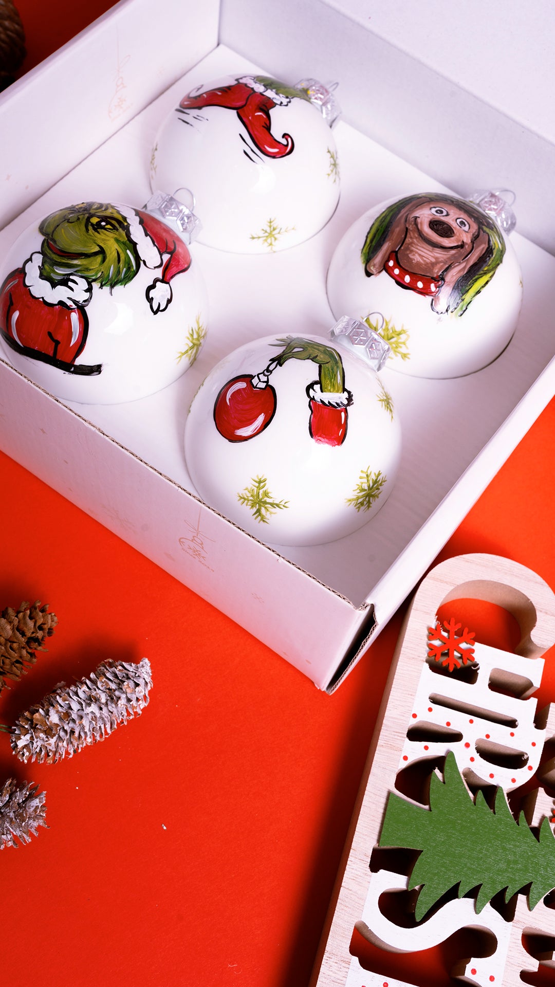 Sfera di Natale in Vetro Personalizzata CANE GRINCH Dipinta a Mano